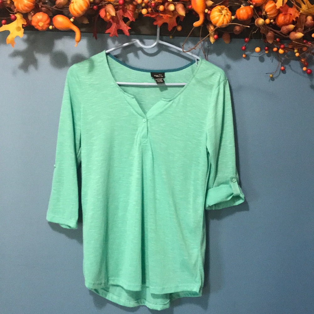 🌺NWOT Lg 3/4 sleeve Rue21 blouse🌺